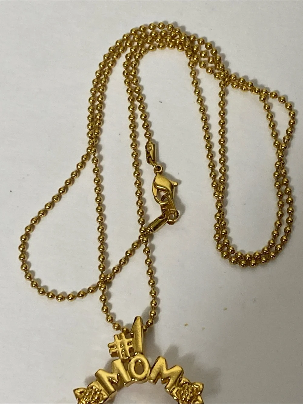 Vintage Gold tone Avon necklace a 